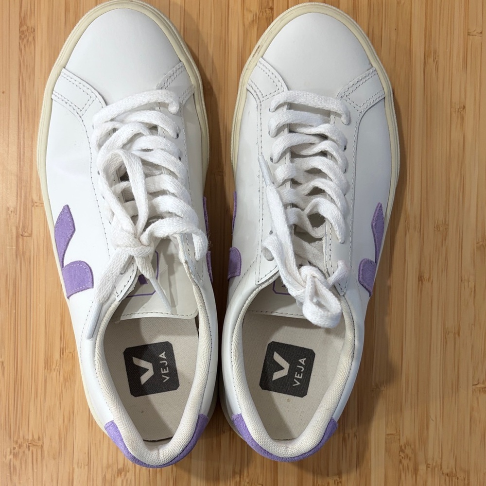 Veja Women's White‎ and Lavender Sneakers